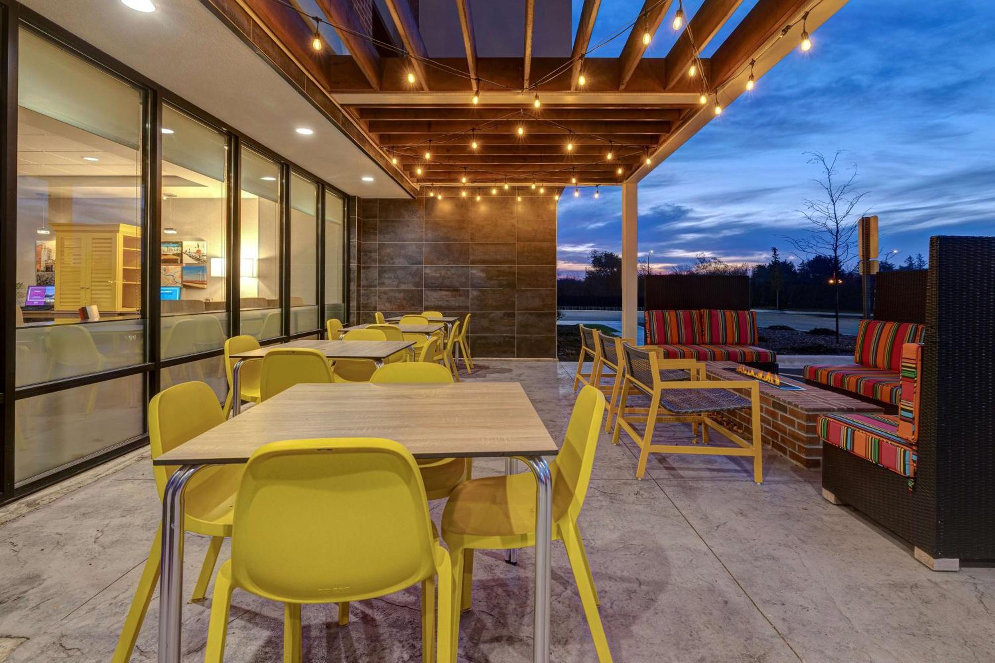 Home2 Suites By Hilton DeKalb Buitenkant foto