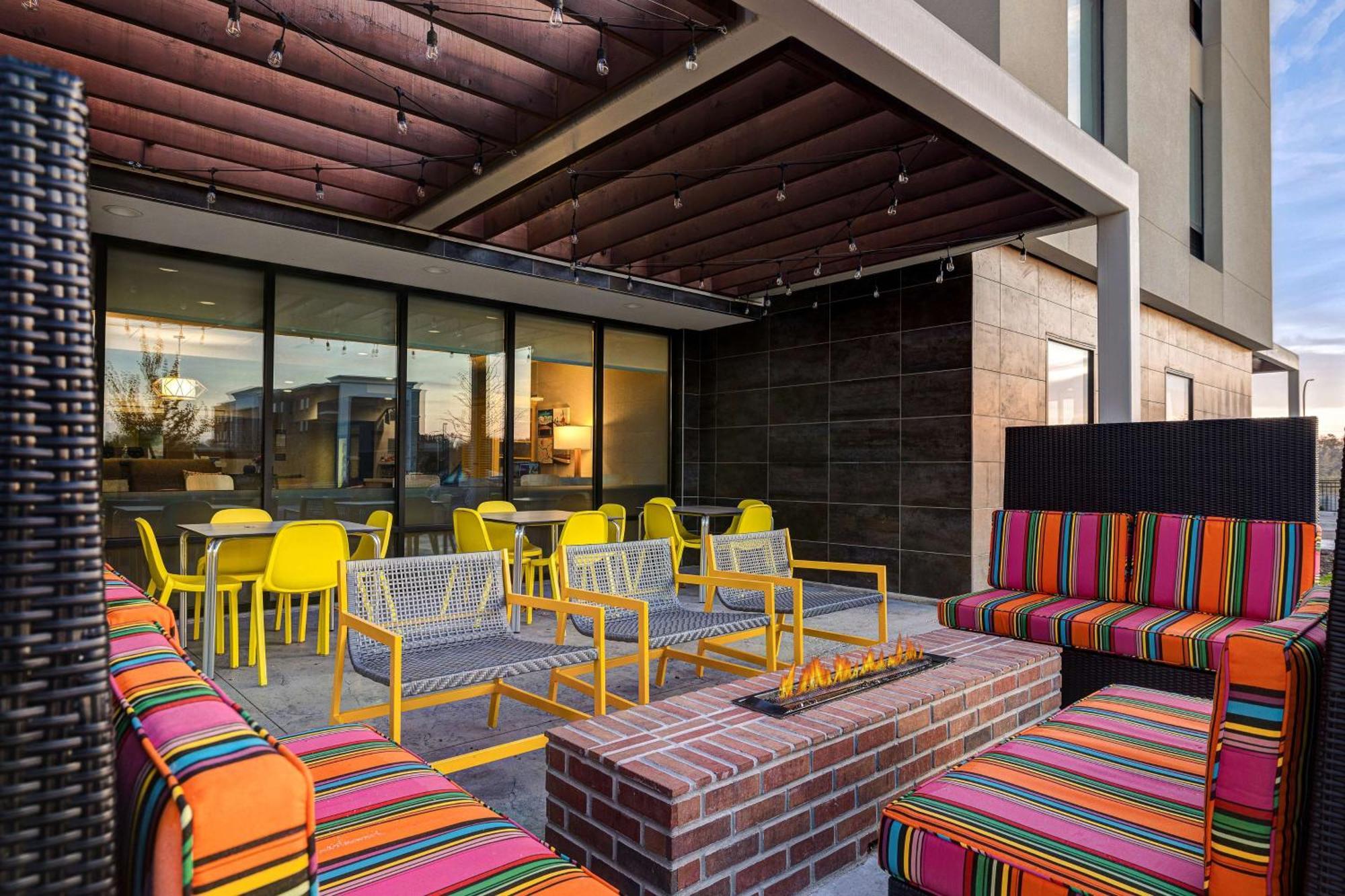 Home2 Suites By Hilton DeKalb Buitenkant foto