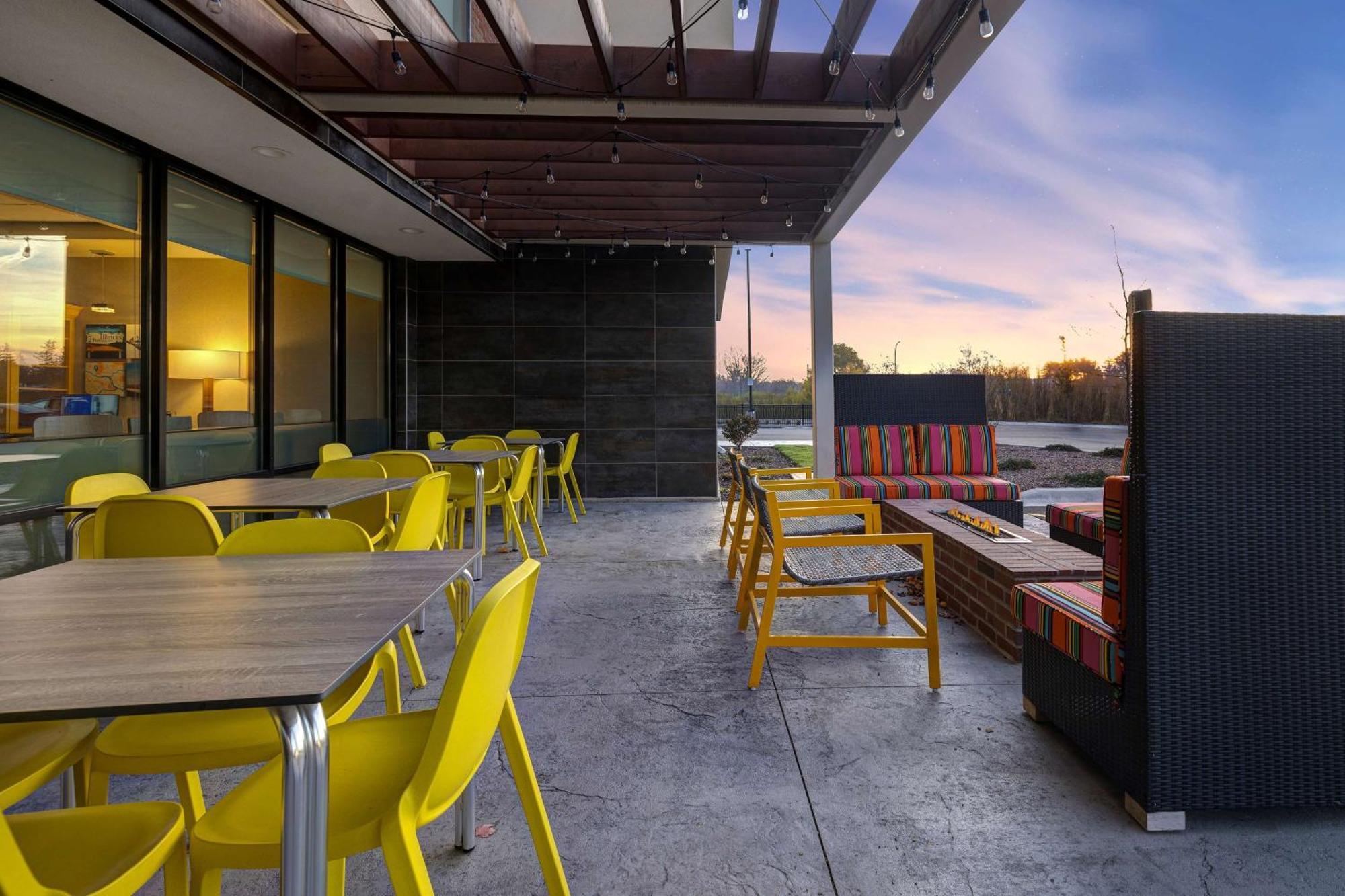 Home2 Suites By Hilton DeKalb Buitenkant foto